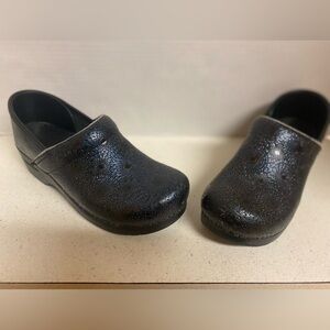 Dansko Black/Navy Medallion Professional Clog Size 40